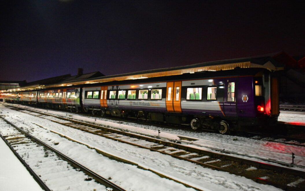 Train 172339 in WMR livery